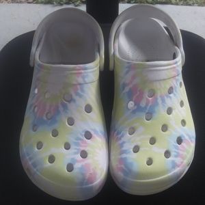 Womens tye dye time and tru croc style shoes